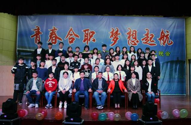 http:/__local/B/B0/B8/28C6086F04BE9F68CC37361A53D_2DCEA769_C214F.jpg